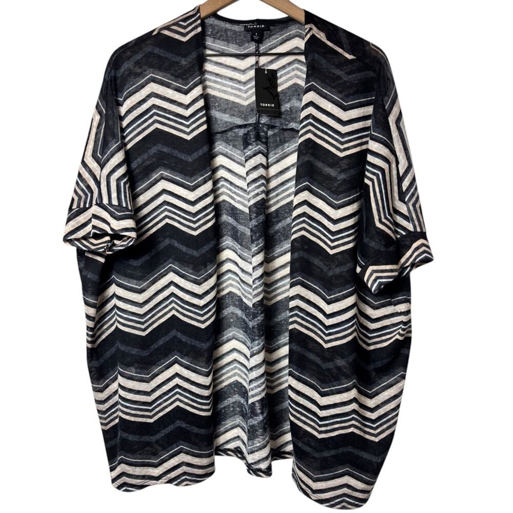 TORRID WOMEN'S STRIPED SHORT SLEEVE BLACK KIMONO SIZE 1 OR 1X BRAND NEW